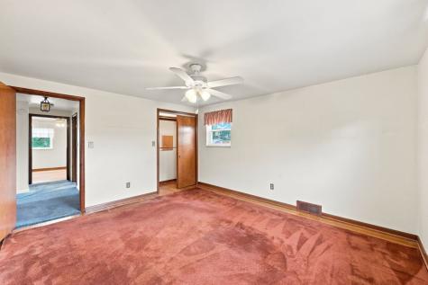 195 W Shaw Place Shaler PA 15116