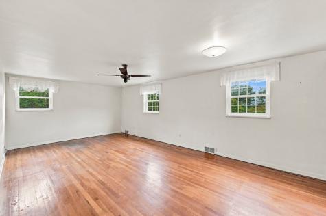 195 W Shaw Place Shaler PA 15116