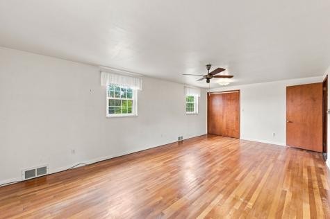 195 W Shaw Place Shaler PA 15116