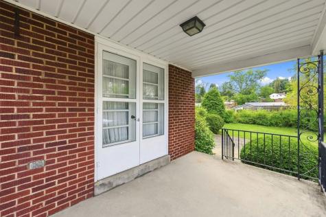 195 W Shaw Place Shaler PA 15116