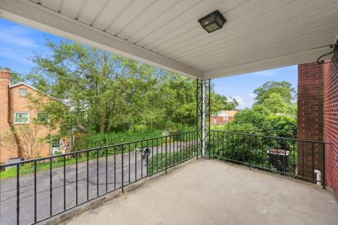 195 W Shaw Place Shaler PA 15116
