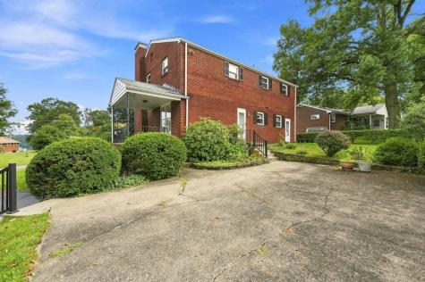 195 W Shaw Place Shaler PA 15116