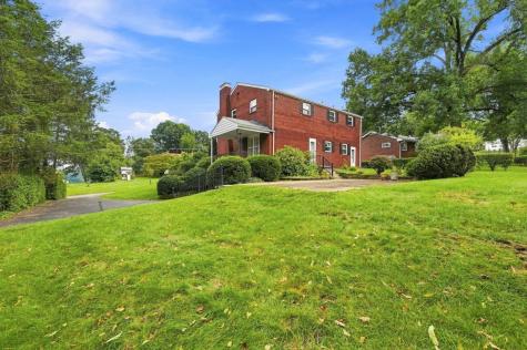 195 W Shaw Place Shaler PA 15116
