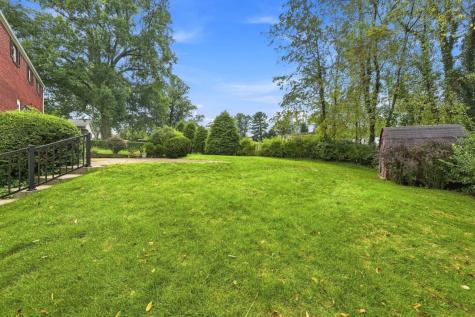 195 W Shaw Place Shaler PA 15116