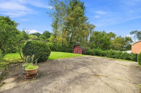 195 W Shaw Place Shaler PA 15116