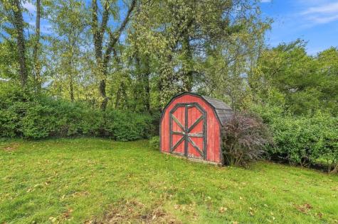 195 W Shaw Place Shaler PA 15116
