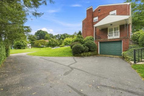 195 W Shaw Place Shaler PA 15116