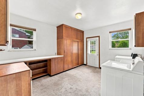 195 W Shaw Place Shaler PA 15116