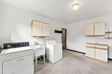 195 W Shaw Place Shaler PA 15116