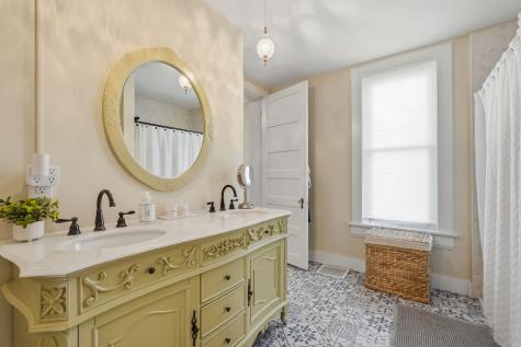 236 W Pike Street Canonsburg PA 15317