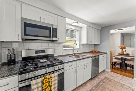 128 Winifred Drive Pleasant Hills PA 15236