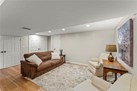 128 Winifred Drive Pleasant Hills PA 15236