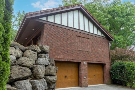 405 W Washington Boulevard Grove City Boro PA 16127