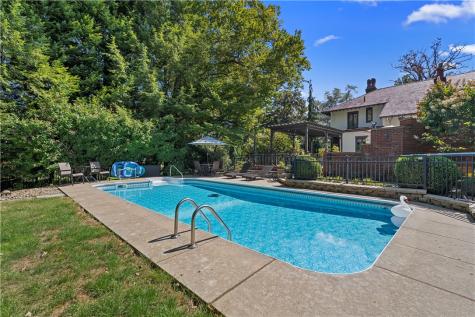 405 W Washington Boulevard Grove City Boro PA 16127