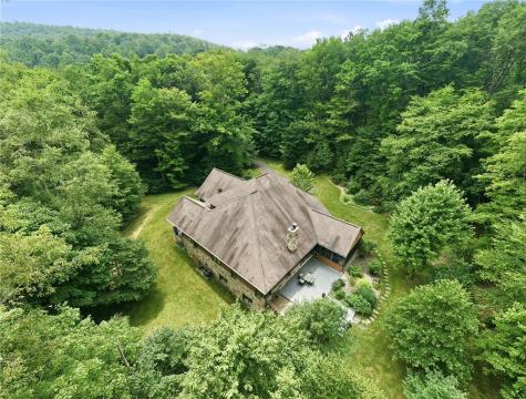 302 Pheasant Run Lane Jefferson Township PA 15622
