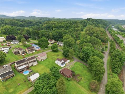 220 2nd Street W Leechburg PA 15656