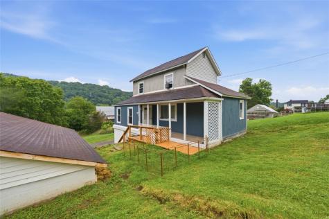 220 2nd Street W Leechburg PA 15656