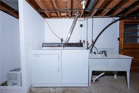 411 Kerry Drive Township Of But Nw PA 16001