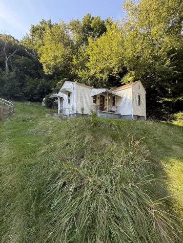 1110 Tevebaugh Hollow Road Economy PA 15042
