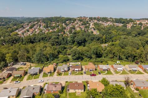 610 Sunnyland Avenue Overbrook PA 15227