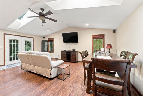859 Meadowbrook Road Level Green PA 15085