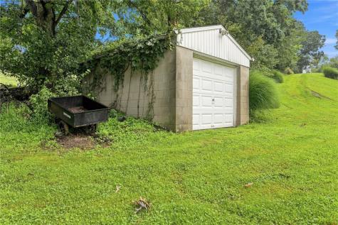 859 Meadowbrook Road Level Green PA 15085