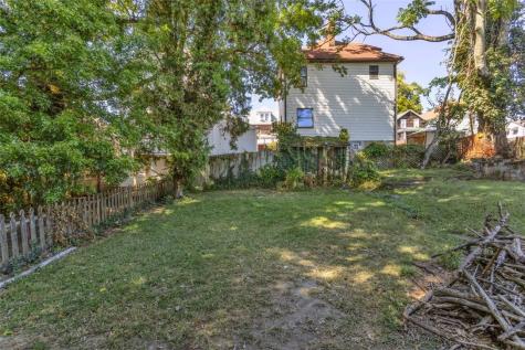 211 E 7th Avenue Tarentum PA 15084