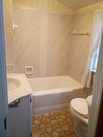 712 Tidball Avenue Grove City Boro PA 16127