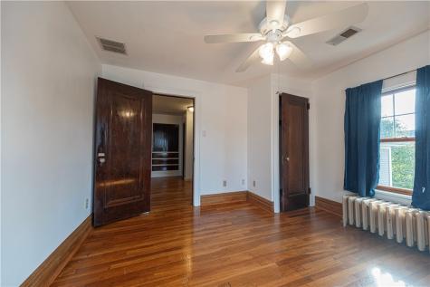 1060 Bank Street Bridgeville PA 15017