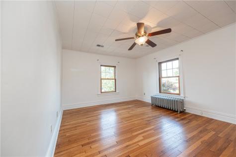 1060 Bank Street Bridgeville PA 15017