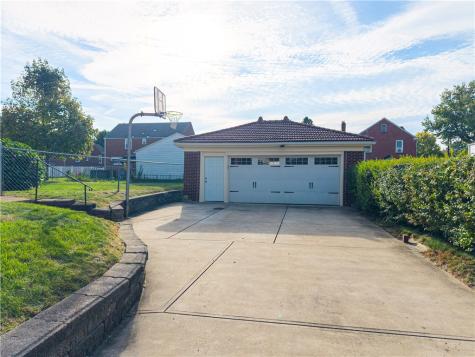 1060 Bank Street Bridgeville PA 15017