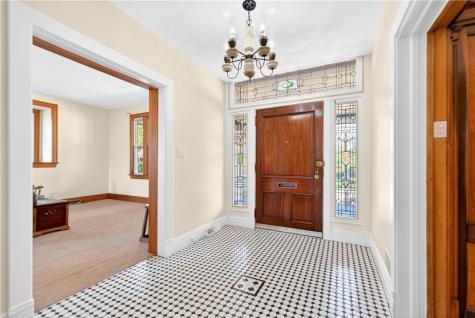 358 Iroquois Place Beaver PA 15009