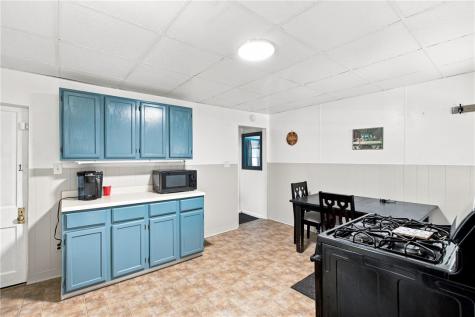 106 6th Avenue East Rochester PA 15042