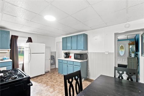 106 6th Avenue East Rochester PA 15042