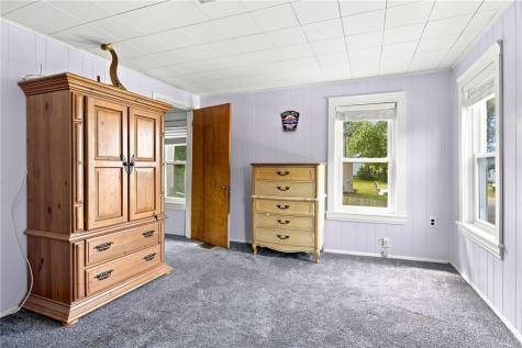 106 6th Avenue East Rochester PA 15042