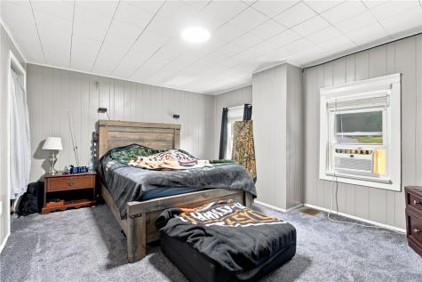 106 6th Avenue East Rochester PA 15042