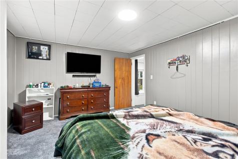 106 6th Avenue East Rochester PA 15042