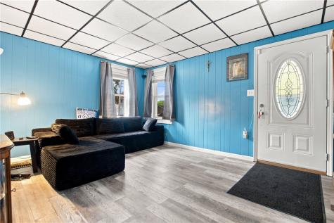 106 6th Avenue East Rochester PA 15042