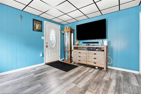 106 6th Avenue East Rochester PA 15042