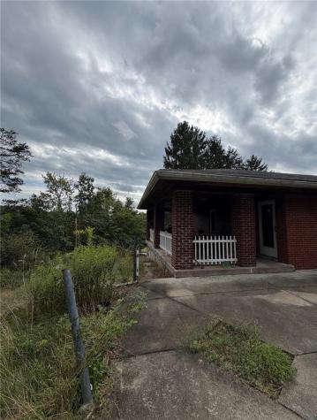 3135 Conway Wallrose Road Economy PA 15005