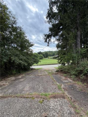 3135 Conway Wallrose Road Economy PA 15005