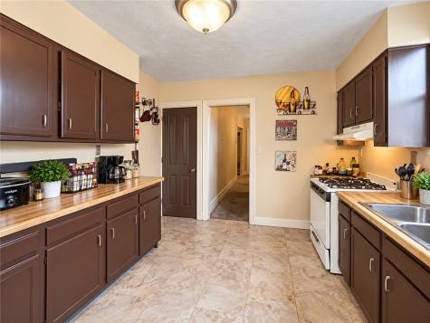 2816 Veteran Street Perry Hilltop PA 15214