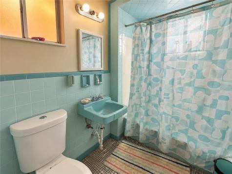 2816 Veteran Street Perry Hilltop PA 15214