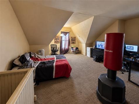 2816 Veteran Street Perry Hilltop PA 15214