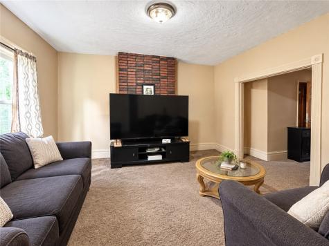 2816 Veteran Street Perry Hilltop PA 15214