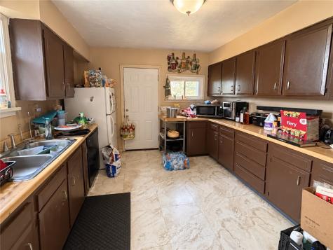 2816 Veteran Street Perry Hilltop PA 15214