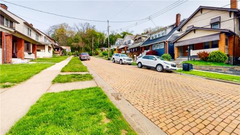 121 Sampson Avenue Ingram PA 15205