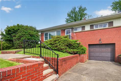 857 Pleasant Hills Drive South Strabane PA 15301