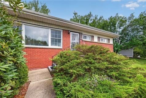 857 Pleasant Hills Drive South Strabane PA 15301