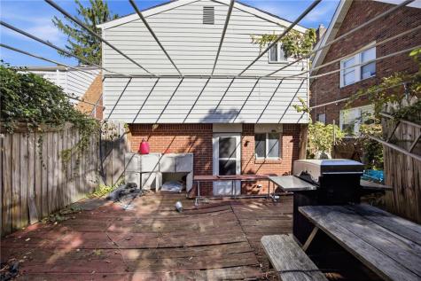 2928 1/2 Elroy Avenue Brentwood PA 15227